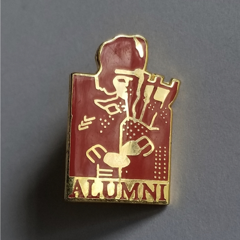 Alumni pin bagpiper red enamel Gold tone brooch Scotland Scottish - Picture 4 of 9